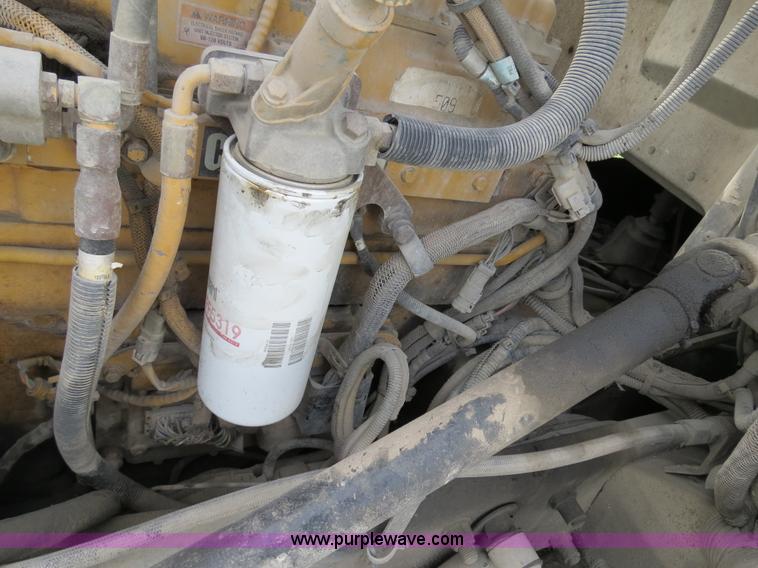 image for item B4514 2000 Peterbilt 377 semi truck