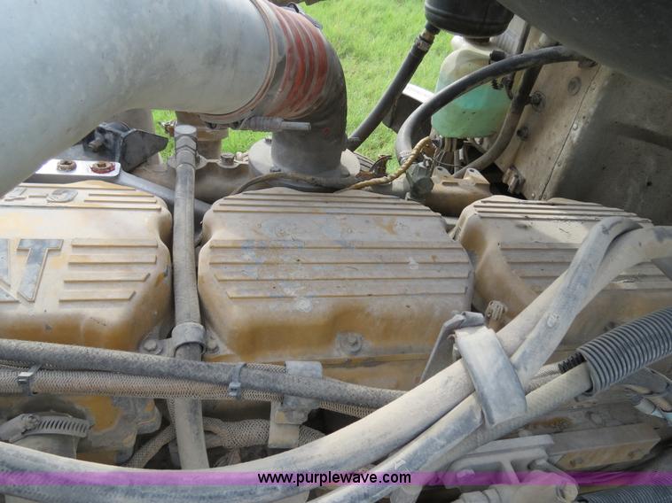 image for item B4514 2000 Peterbilt 377 semi truck