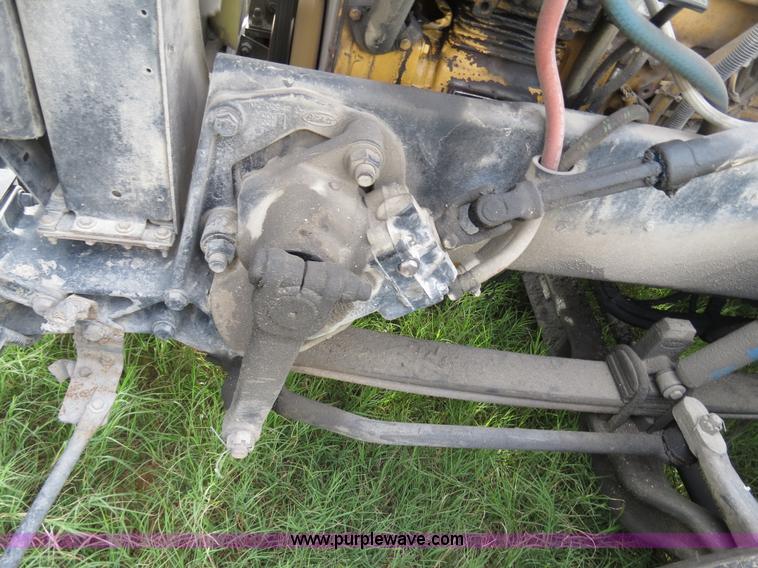 image for item B4514 2000 Peterbilt 377 semi truck