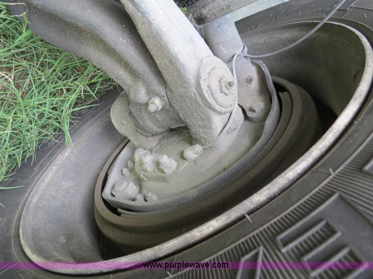 image for item B4514 2000 Peterbilt 377 semi truck