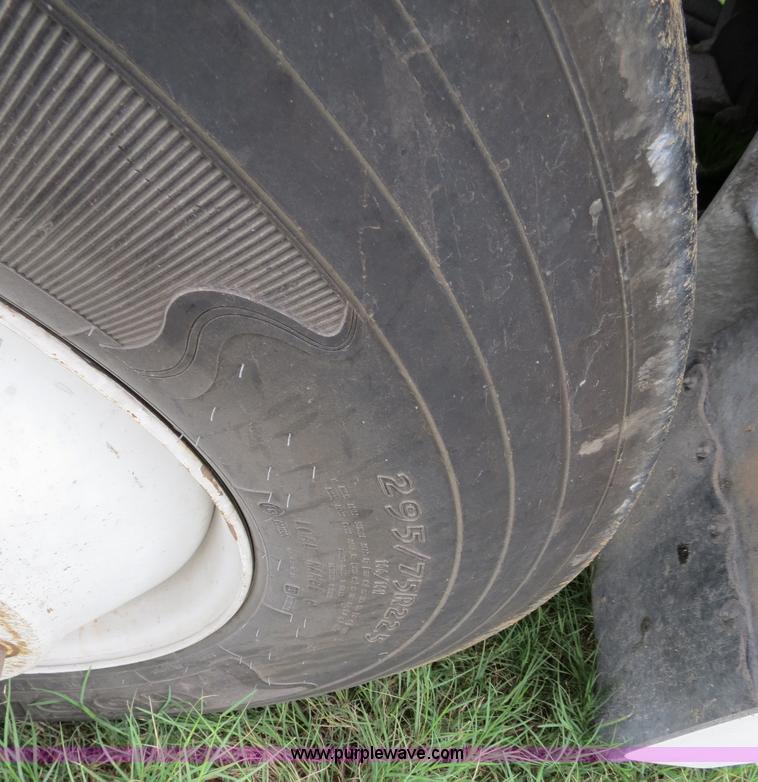 image for item B4514 2000 Peterbilt 377 semi truck