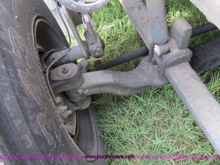 image for item B4514 2000 Peterbilt 377 semi truck