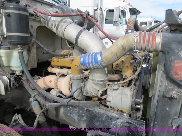 image for item B4514 2000 Peterbilt 377 semi truck