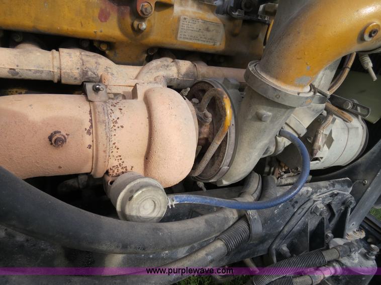 image for item B4514 2000 Peterbilt 377 semi truck