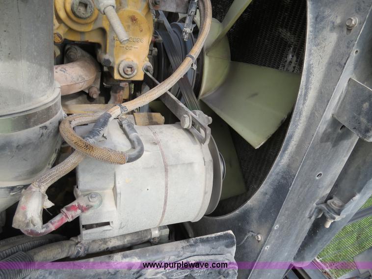 image for item B4514 2000 Peterbilt 377 semi truck