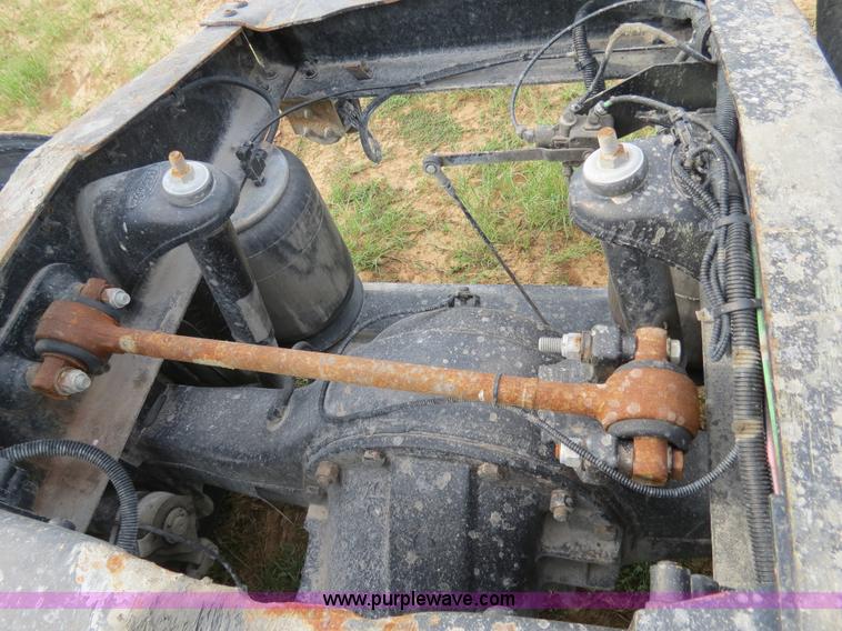 image for item B4514 2000 Peterbilt 377 semi truck