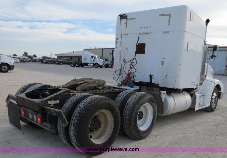 image for item B4515 1998 Peterbilt 377 semi truck