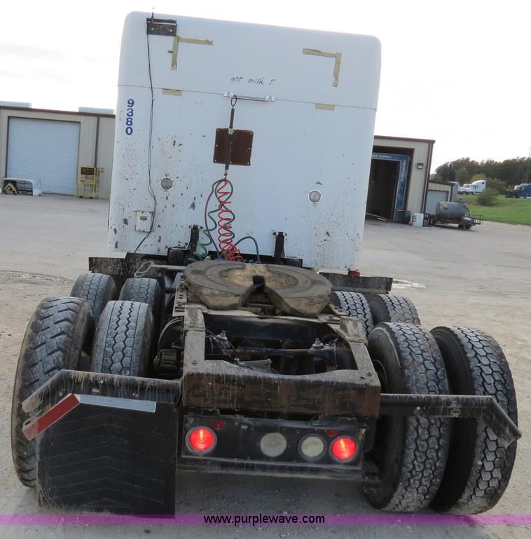 image for item B4515 1998 Peterbilt 377 semi truck