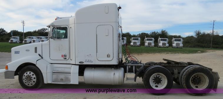 image for item B4515 1998 Peterbilt 377 semi truck
