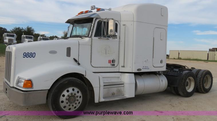 image for item B4515 1998 Peterbilt 377 semi truck