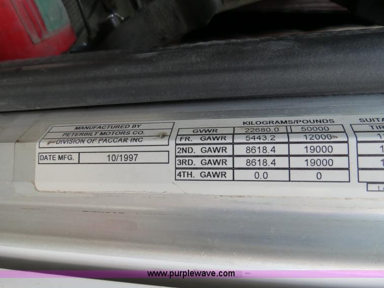 image for item B4515 1998 Peterbilt 377 semi truck