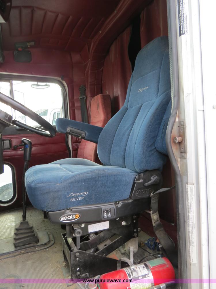 image for item B4515 1998 Peterbilt 377 semi truck