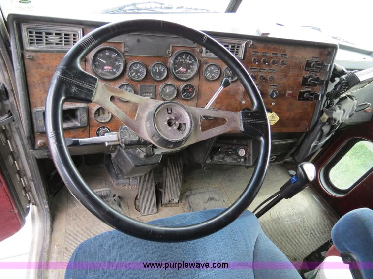 image for item B4515 1998 Peterbilt 377 semi truck