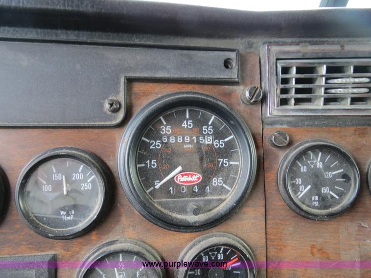 image for item B4515 1998 Peterbilt 377 semi truck