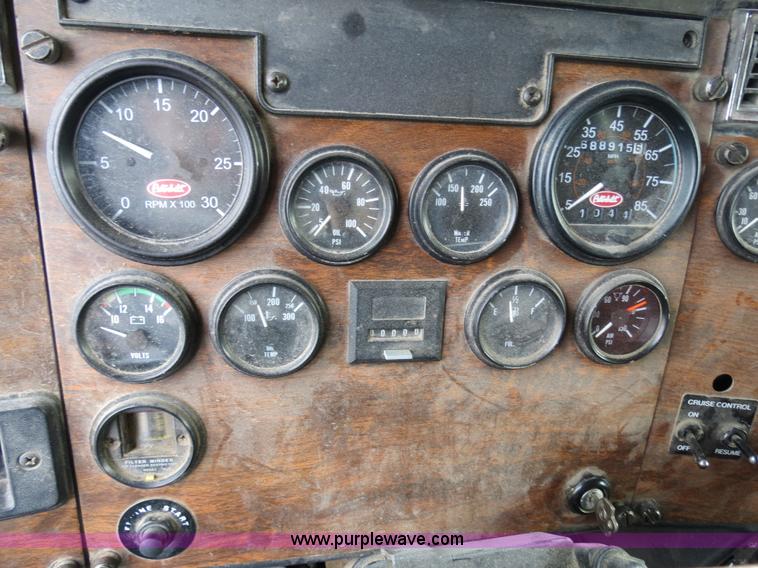 image for item B4515 1998 Peterbilt 377 semi truck