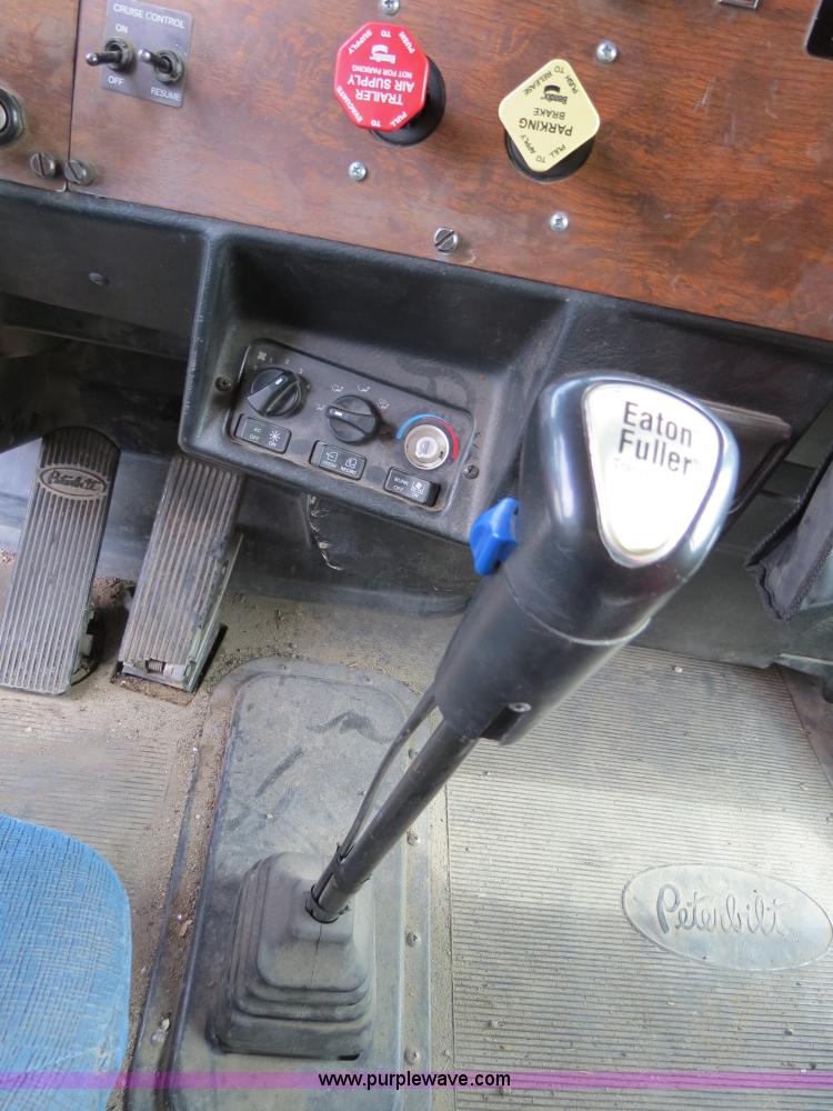 image for item B4515 1998 Peterbilt 377 semi truck