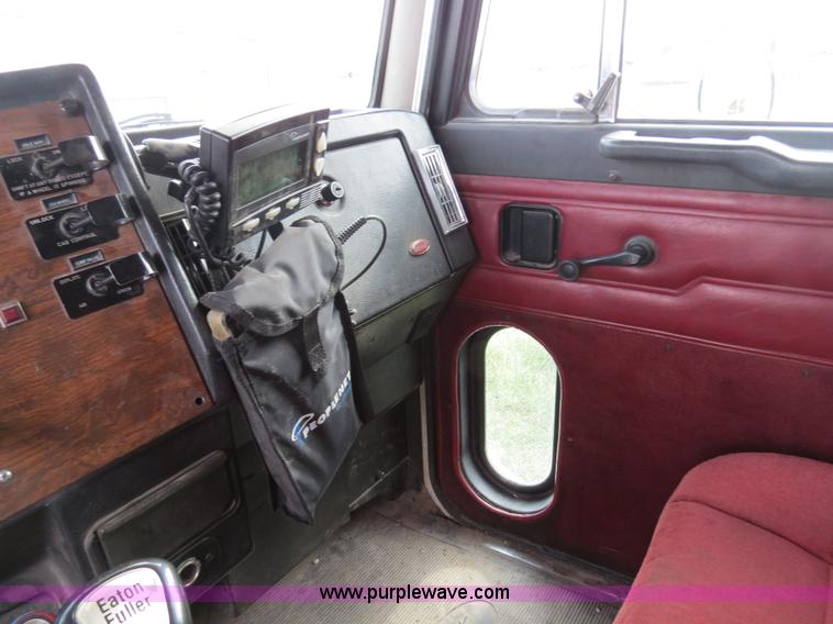 image for item B4515 1998 Peterbilt 377 semi truck