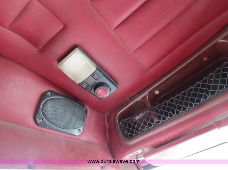 image for item B4515 1998 Peterbilt 377 semi truck