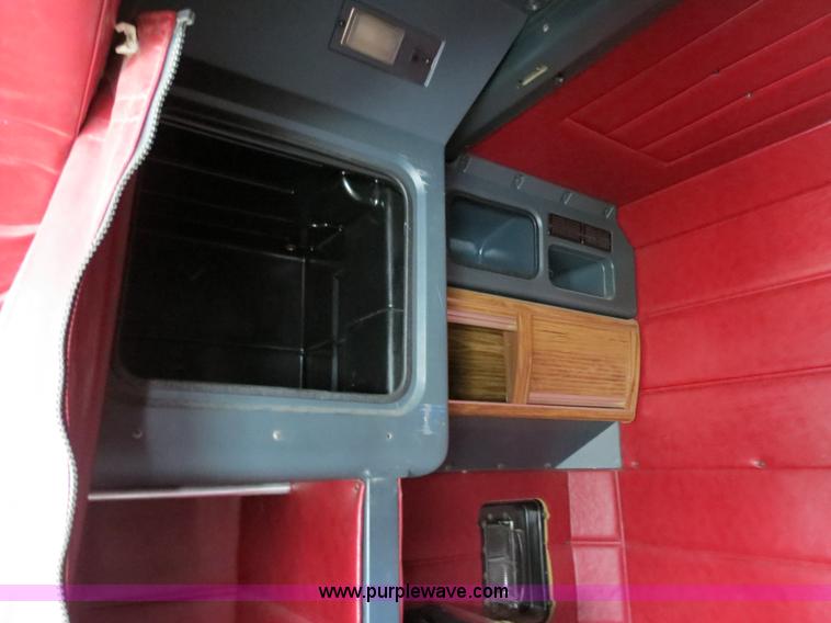 image for item B4515 1998 Peterbilt 377 semi truck