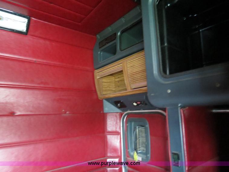 image for item B4515 1998 Peterbilt 377 semi truck