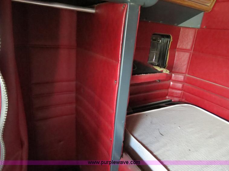 image for item B4515 1998 Peterbilt 377 semi truck