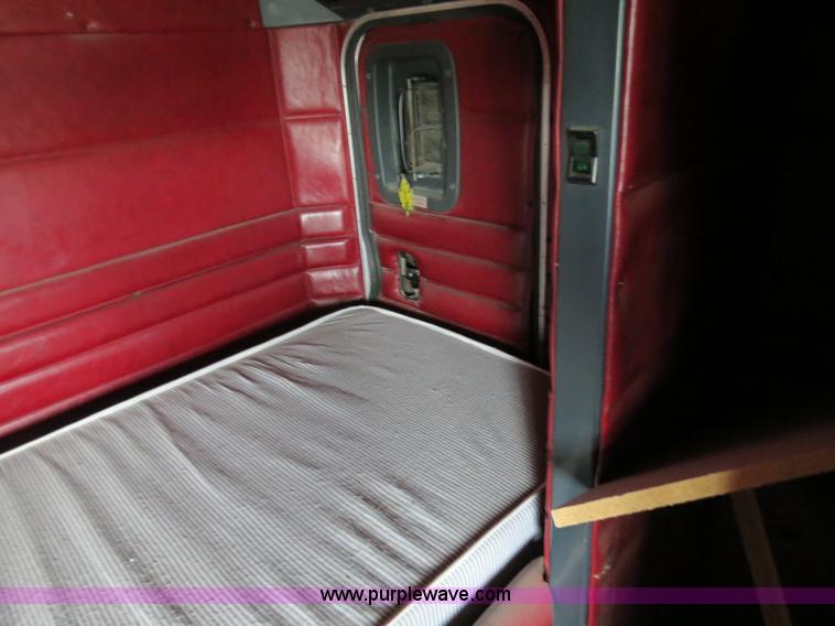 image for item B4515 1998 Peterbilt 377 semi truck