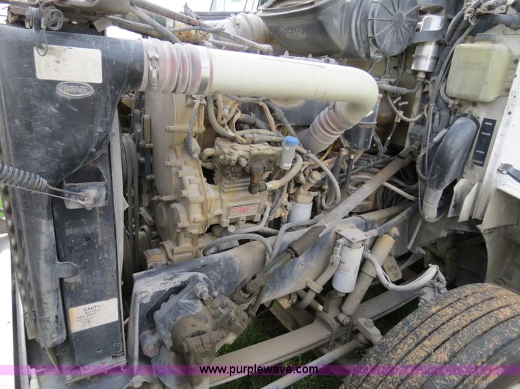 image for item B4515 1998 Peterbilt 377 semi truck