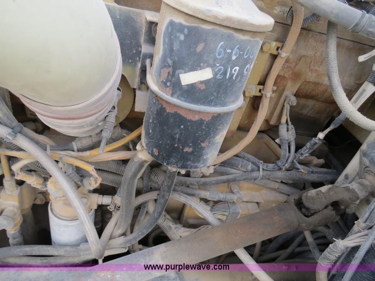 image for item B4515 1998 Peterbilt 377 semi truck