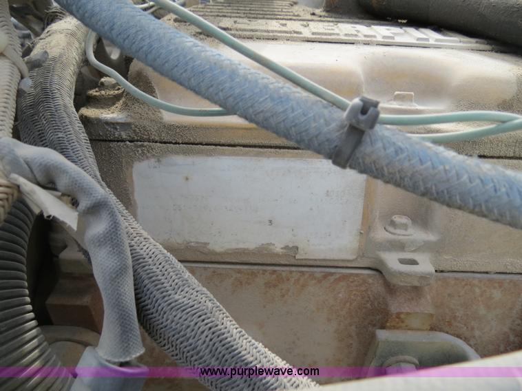 image for item B4515 1998 Peterbilt 377 semi truck