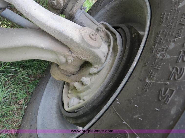 image for item B4515 1998 Peterbilt 377 semi truck