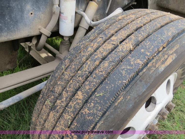 image for item B4515 1998 Peterbilt 377 semi truck