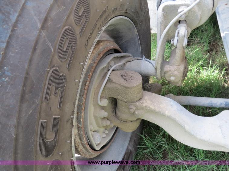 image for item B4515 1998 Peterbilt 377 semi truck