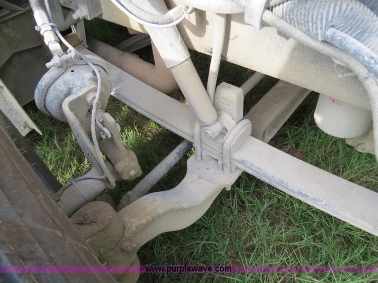 image for item B4515 1998 Peterbilt 377 semi truck