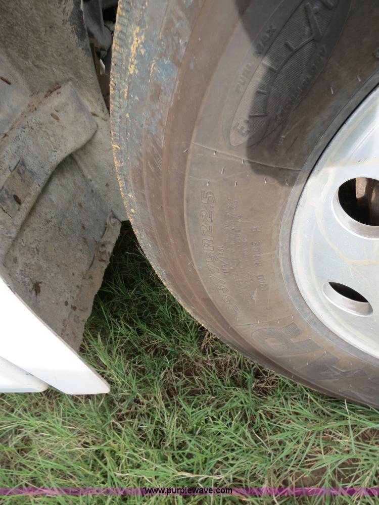 image for item B4515 1998 Peterbilt 377 semi truck