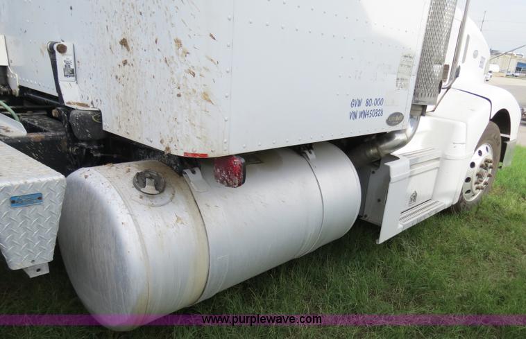 image for item B4515 1998 Peterbilt 377 semi truck