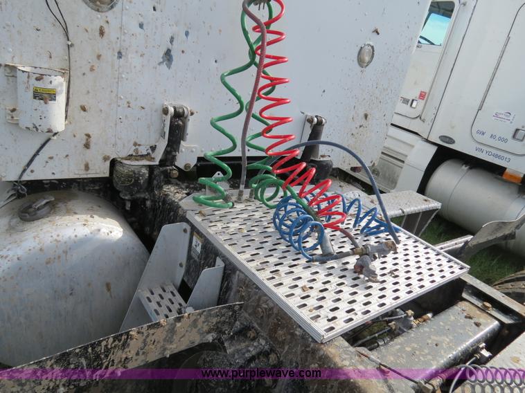 image for item B4515 1998 Peterbilt 377 semi truck