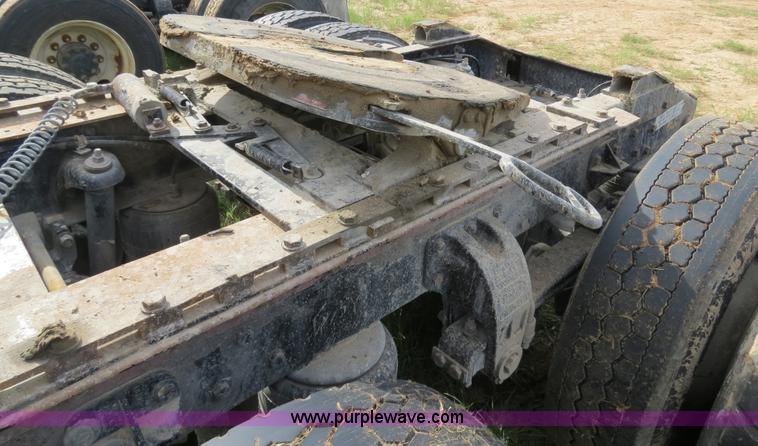 image for item B4515 1998 Peterbilt 377 semi truck