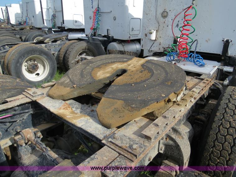 image for item B4515 1998 Peterbilt 377 semi truck