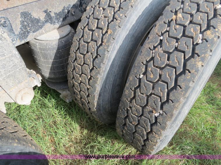 image for item B4515 1998 Peterbilt 377 semi truck