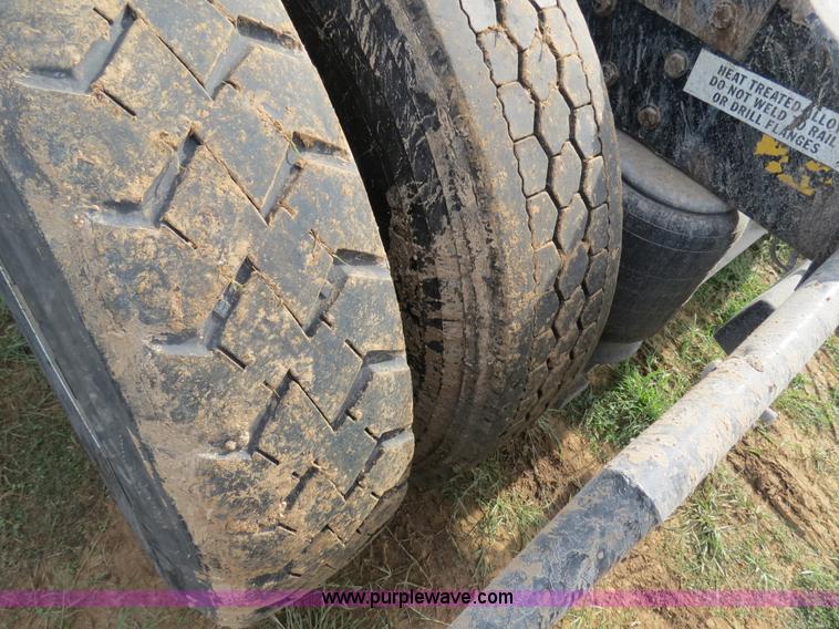 image for item B4515 1998 Peterbilt 377 semi truck