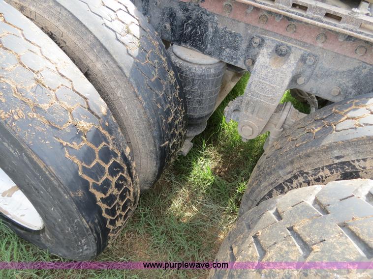 image for item B4515 1998 Peterbilt 377 semi truck