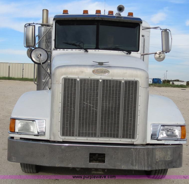 image for item B4516 2000 Peterbilt 377 semi truck