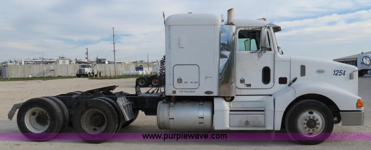 image for item B4516 2000 Peterbilt 377 semi truck