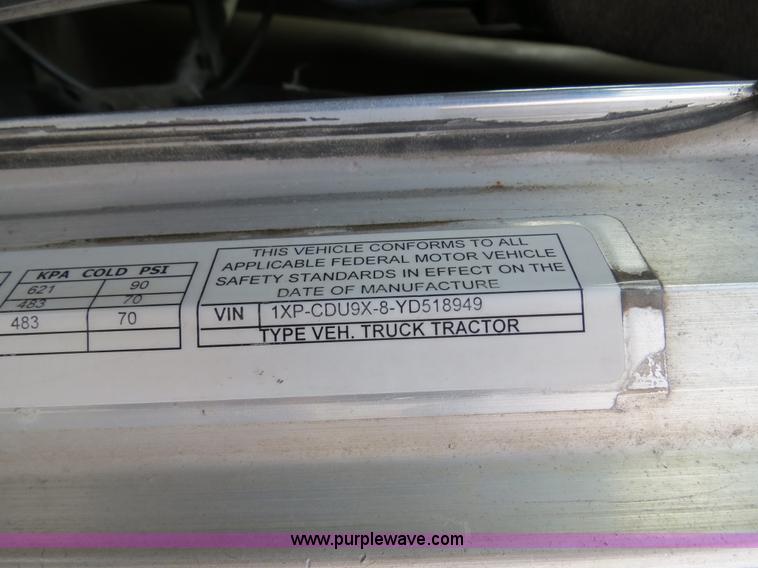 image for item B4516 2000 Peterbilt 377 semi truck