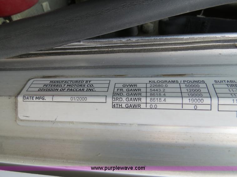 image for item B4516 2000 Peterbilt 377 semi truck
