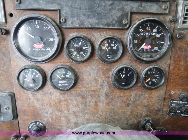 image for item B4516 2000 Peterbilt 377 semi truck