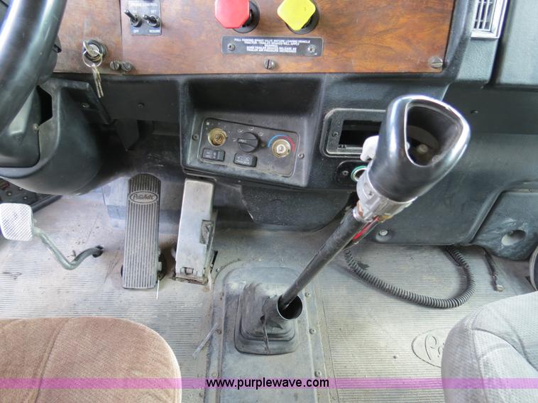 image for item B4516 2000 Peterbilt 377 semi truck