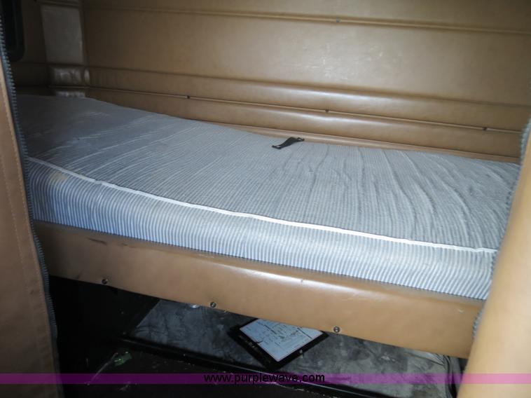 image for item B4516 2000 Peterbilt 377 semi truck