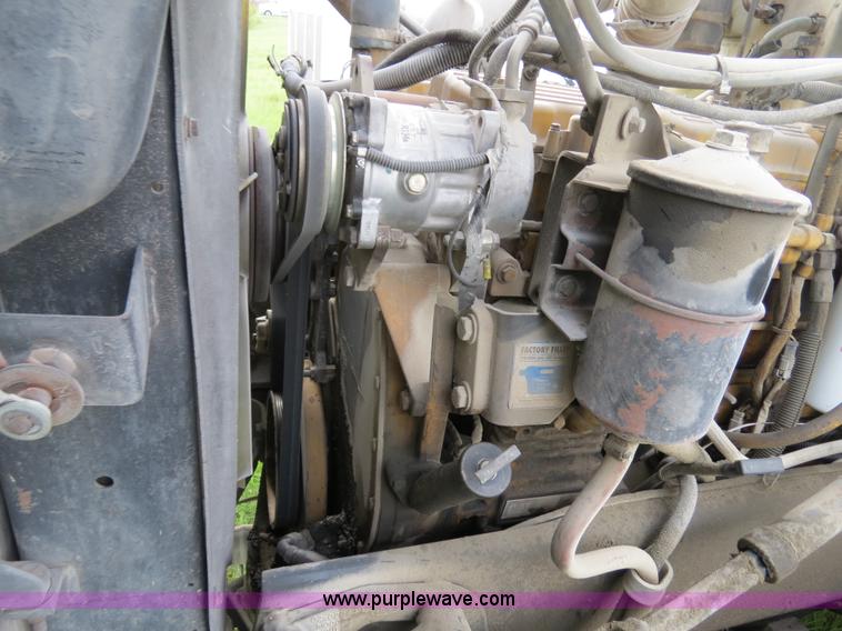 image for item B4516 2000 Peterbilt 377 semi truck