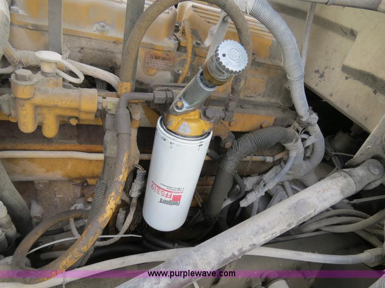 image for item B4516 2000 Peterbilt 377 semi truck